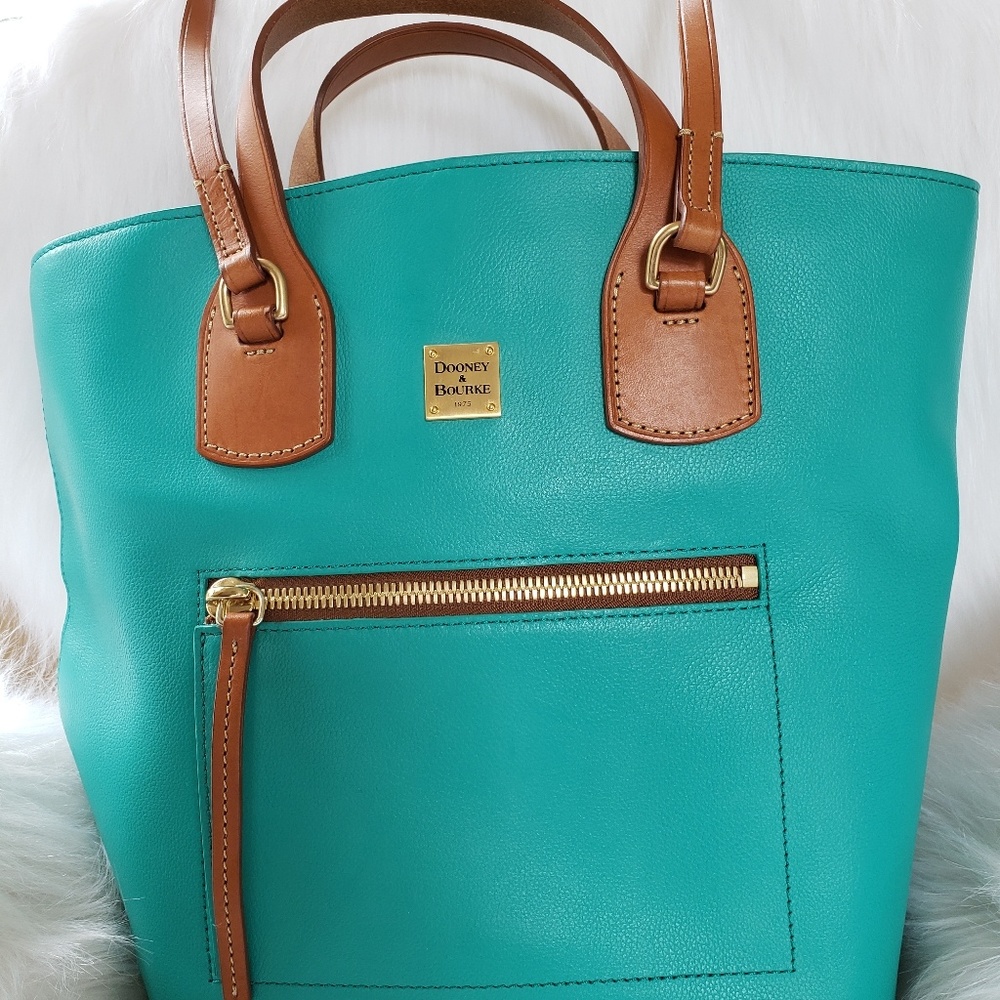 Gorgeous Dooney & Boorke Tara Shooper